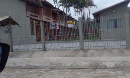 Casa em condomínio fechado com 2 quartos à venda no Martim de Sá, Caraguatatuba  por R$ 465.000