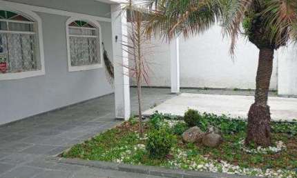 Casa com 4 quartos à venda no Jardim Britânia, Caraguatatuba  por R$ 700.000
