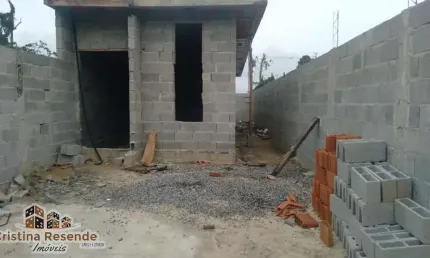 Casa com 2 quartos à venda no balneário dos golfinhos, caraguatatuba  por r$ 175.000