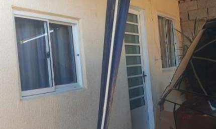 Casa com 2 quartos à venda no Travessão, Caraguatatuba  por R$ 215.000