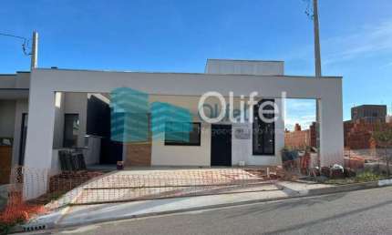 Casa térrea revestida em porcelanato interna e externamente na cidade de Itupeva  - 03 vagas cobertas; - 03 quartos sendo 01 suíte;  - 01 escritório; - 01 banheiro social; - 01 depósito; - Área gourme