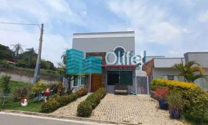 Excelente sobrado em condomínio fechado na cidade de Louveira. Ótimo acabamento, espaços amplos e confortáveis, ampla área gourmet com piscina.  Imóvel apto para financiamento.   Agende sua Visita - C