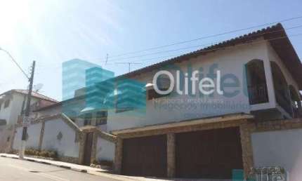 Linda casa de esquina com 3 dormitórios, sendo 1 suíte com hidromassagem, sala 2 ambientes, escritório, cozinha planejada, despensa, área gourmet, garagem para 2 carros cobertas, portão automático, ba
