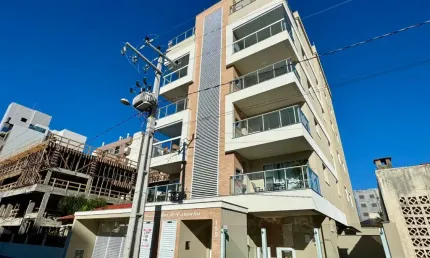 COBERTURA COM DOIS QUARTOS NA PRAIA GRANDE COM JACUZZI