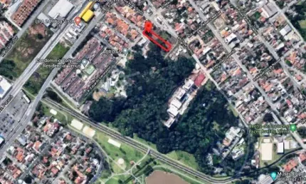 Saraju Imoveis vende lote de frente com o Parque Bacacheri.