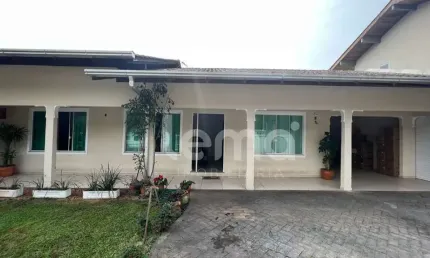 Casa com 4 quartos à venda na Escola Agrícola, Blumenau , 270 m2 por R$ 990.000