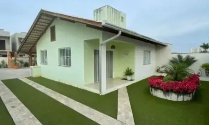 400 metros da Praia Casa Mobiliada em Itajuba Barra Velha