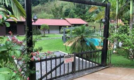 Sitio para Venda em Itajai  3 suites  4 banheiros  2 vagas