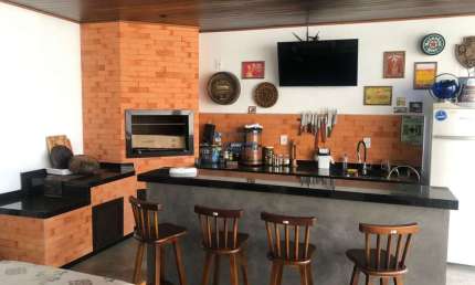 Casa de alto Padrao com 4 dormitorios sendo 1 suite e 2 vagas no bairro Vila Operaria em Itajai