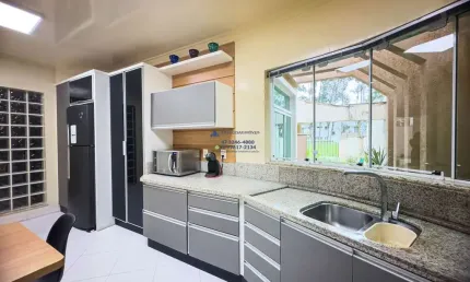 Casa com 03 Dormitorios sendo 01 Suite e 02 Vagas no Bairro Ressacada em Itajai