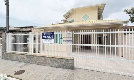ALUGO ou VENDO  Casa Bairro Sao Joao em Itajai  FINANCIA