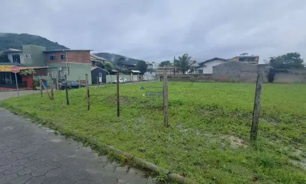 Terreno à venda na Praia de Armação do Itapocorói, Penha 