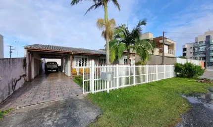 Casa para Venda na Quadra do Mar com 4 Quartos em no Balneário Praia Grande