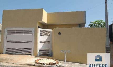 Casa à venda em Potirendaba com 3 dormitórios e 2 vagas de garagem