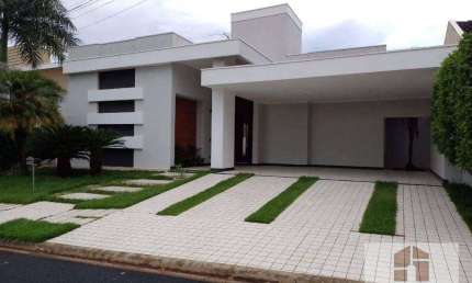 Casa à venda ou locação com de 4 dormitórios e 2 vagas de garagem /Próximo a Represa Municipal