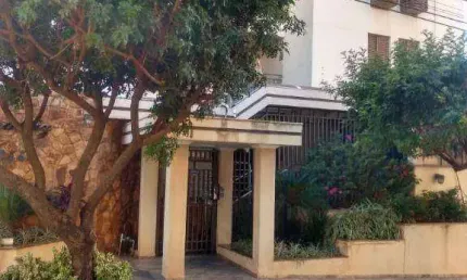 Apartamento com 3 Dormitórios e 2 Vagas de Garagem à Venda no Edifício Imperatriz, Próximo à Av. Bady Bassitt!