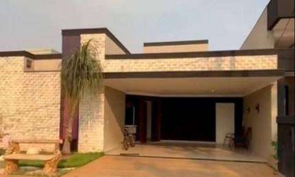 Linda Casa à Venda - Village Damha 2  Localização: Ao lado da portaria (ótima localização) Situação: Casa quitada e já com o Habite-se  Característic