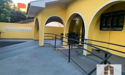 Casa Comercial para locação no Jardim Walkíria com 3 salas e 3 vagas de garagem / Próximo ao Plaza Avenida Shopping