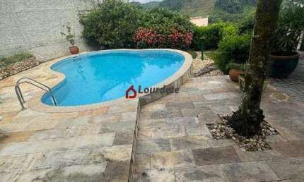 Casa espaçosa com linda vista no bairro Jardim Maluche!!!