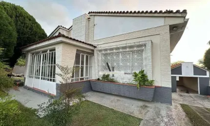 Casa com 2 dormitórios à venda, 300 m² por R$ 1.599.990,00 - Condomínio Arujazinho I, II e III - Arujá/SP