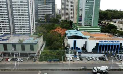 Terreno à venda no bairro Parque Bela Vista em Salvador/BA