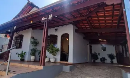 Casa com 4 quartos à venda em São João Batista, Belo Horizonte , 211 m2 por R$ 890.000