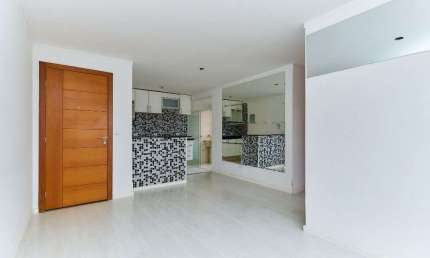 Apartamento com 3 quartos à venda na Rua Orestes Códega, 563, Pinheirinho, Curitiba por R$ 295.000