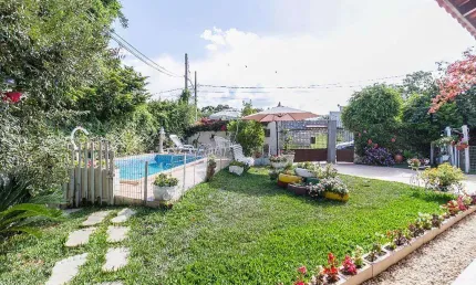 Casa com 3 quartos à venda na Rua Milano, 220, São Braz, Curitiba por R$ 1.990.000