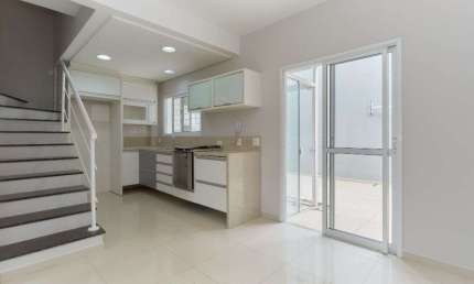 Casa em condomínio fechado com 3 quartos para alugar na Jaziel Sotto Maior Lagos, 38, Ecoville, Curitiba por R$ 3.800