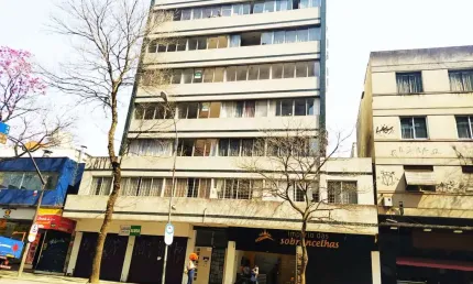 Loja para alugar, 81.03 m2 por R$3950.00  - Centro - Curitiba/PR