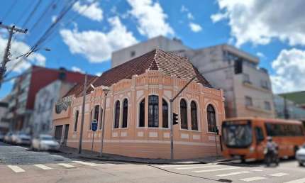 Apartamento com 1 quarto  para alugar, 15.00 m2 por R$890.00  - Sao Francisco - Curitiba/PR