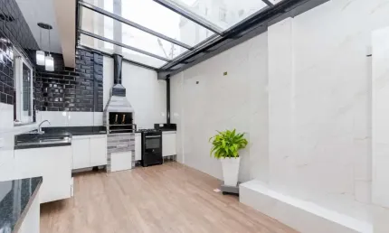 Sobrado com 3 quartos  à venda, 107.00 m2 por R$780000.00  - Pinheirinho - Curitiba/PR