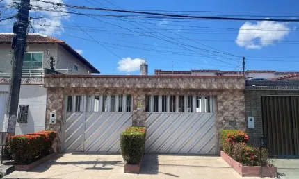 Casa com 2 quartos para alugar na Avenida Visconde de Camaragibe, 10, Flores, Manaus