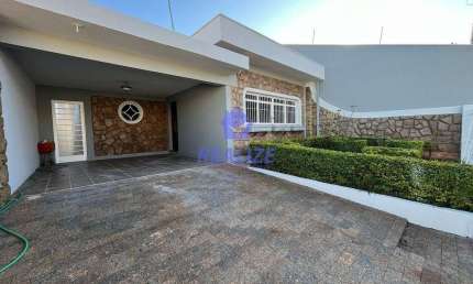 Casa com 3 quartos para alugar na Chácara Montagna, Botucatu 