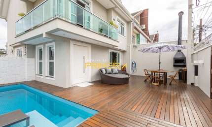 Casa com Piscina Semi mobiliada no Barreirinha - 206m² privativos