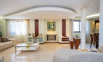 Viva o Máximo de Conforto no Ecoville: 380m², 4 Suítes e 4 Vagas!
