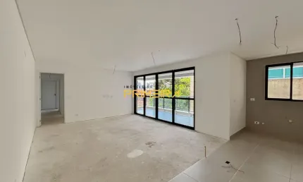 Apartamento no Edifício Solene com 3 Suítes 2 vagas no Juvevê