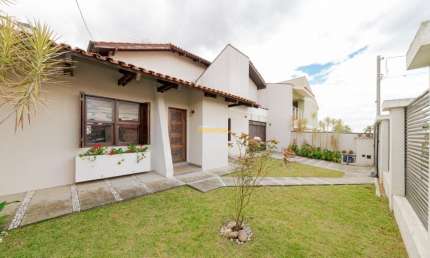 Casa 3 dormitórios (1 suíte), 3 banheiros e 4 vagas no Uberaba.