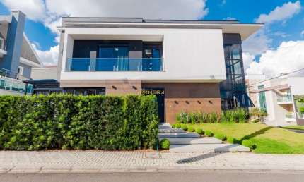 Cond. Plaza Madrid - Casa 4 dormitórios, sendo 4 suites e 7 vagas no Neoville.