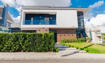 CASA EM CONDOMÍNIO NO PLAZA MADRID COM 4 SUÍTES E 7 VAGAS