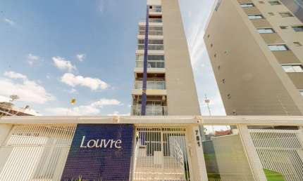 Ed. Louvre - Apto 2 dormitórios (1suíte) e 2 vagas no Cabral.