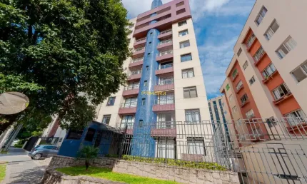 Studio no Edifício Normandie com 1 Quarto, 1 Vaga e Sacada no Centro Cívico