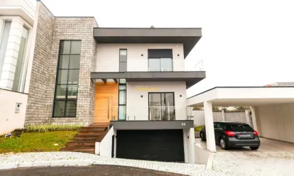 Cond. Plaza Madrid - Casa 4 dormitórios (2 suites), e 3 vagas em condominio completo no Neoville.