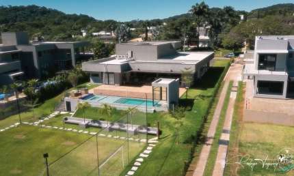 Casa térrea à venda no Aldeia do Vale – Moderna, nova, com lazer completo e vista para mata e lago