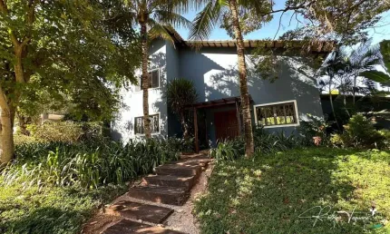 Sobrado à venda no Aldeia do Vale com 4 suítes, varanda gourmet e lazer completo