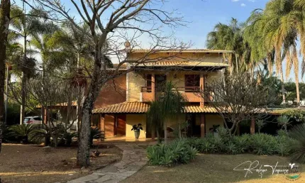 Sobrado à venda no Aldeia do Vale com 3 suítes, lazer completo e energia fotovoltaica