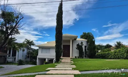 Sobrado Neoclássico com 4 Suítes e Lazer Completo no Aldeia do Vale