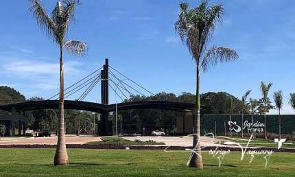 Jardins França – Terreno à venda em Goiânia com 405 m², em frente à mata e próximo à portaria