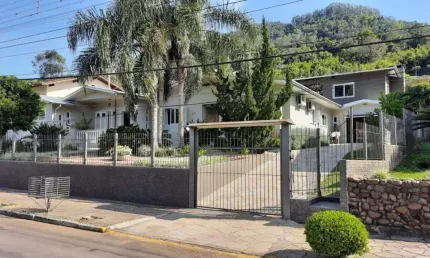 Casa à venda, 4 quartos, 1 suíte, 2 vagas, Centro - São Vendelino/RS
