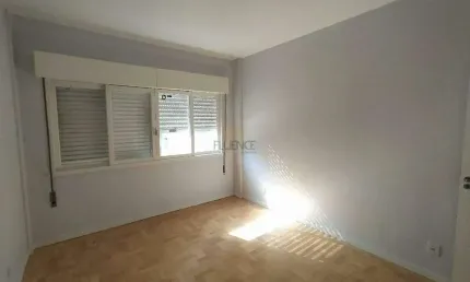 FLUENCE IMÓVEIS VENDE APARTAMENTO COM DOIS AMPLOS DORMITÓRIOS EM RUA CENTRAL DE BENTO GONÇALVES.